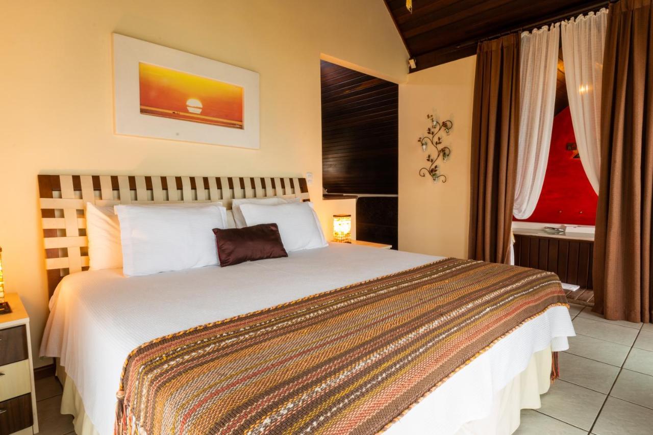 Olhos Verdes Guest House Бомбиньяс Экстерьер фото